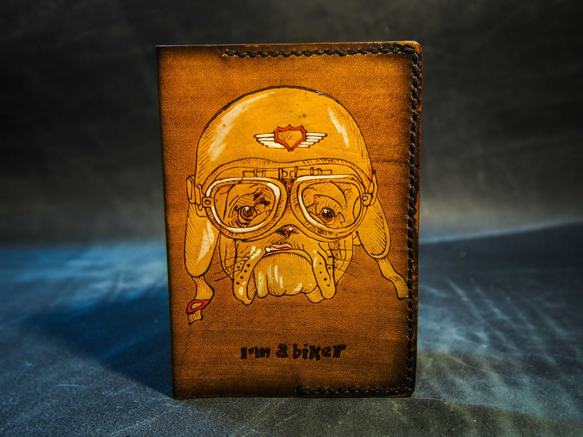 

Кожаная обложка для паспорта Smyrnov Leather бульдог байкер светло-коричневый (Bobl44)