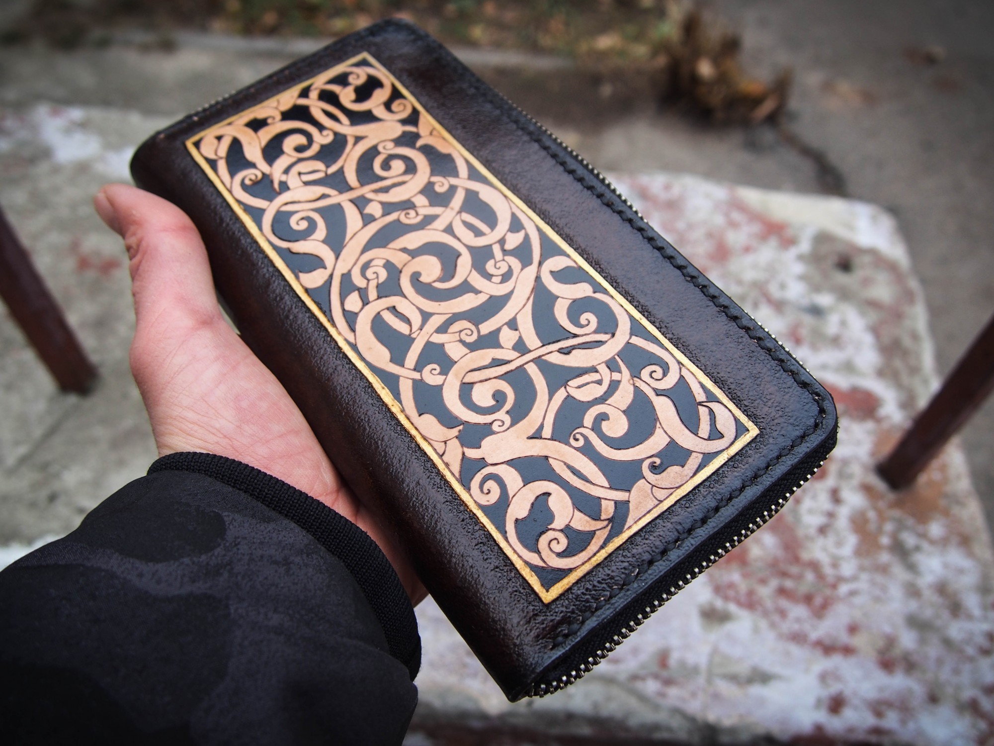 

Кожаный кошелек Smyrnov Leather на молнии 20 x 11 x 2 см темно-коричневый