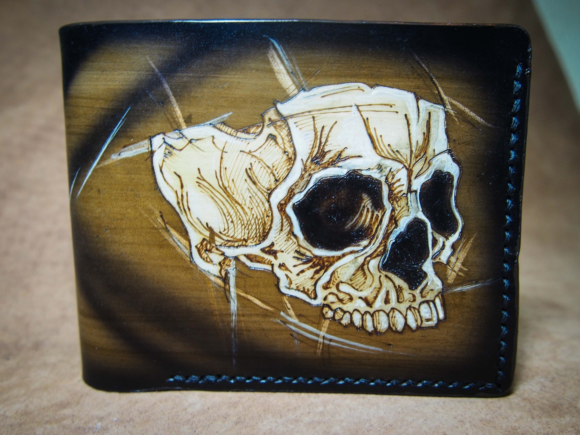 

Кожаный бумажник череп эскиз 11 x 9.5 см коричневый (BMKn36а)