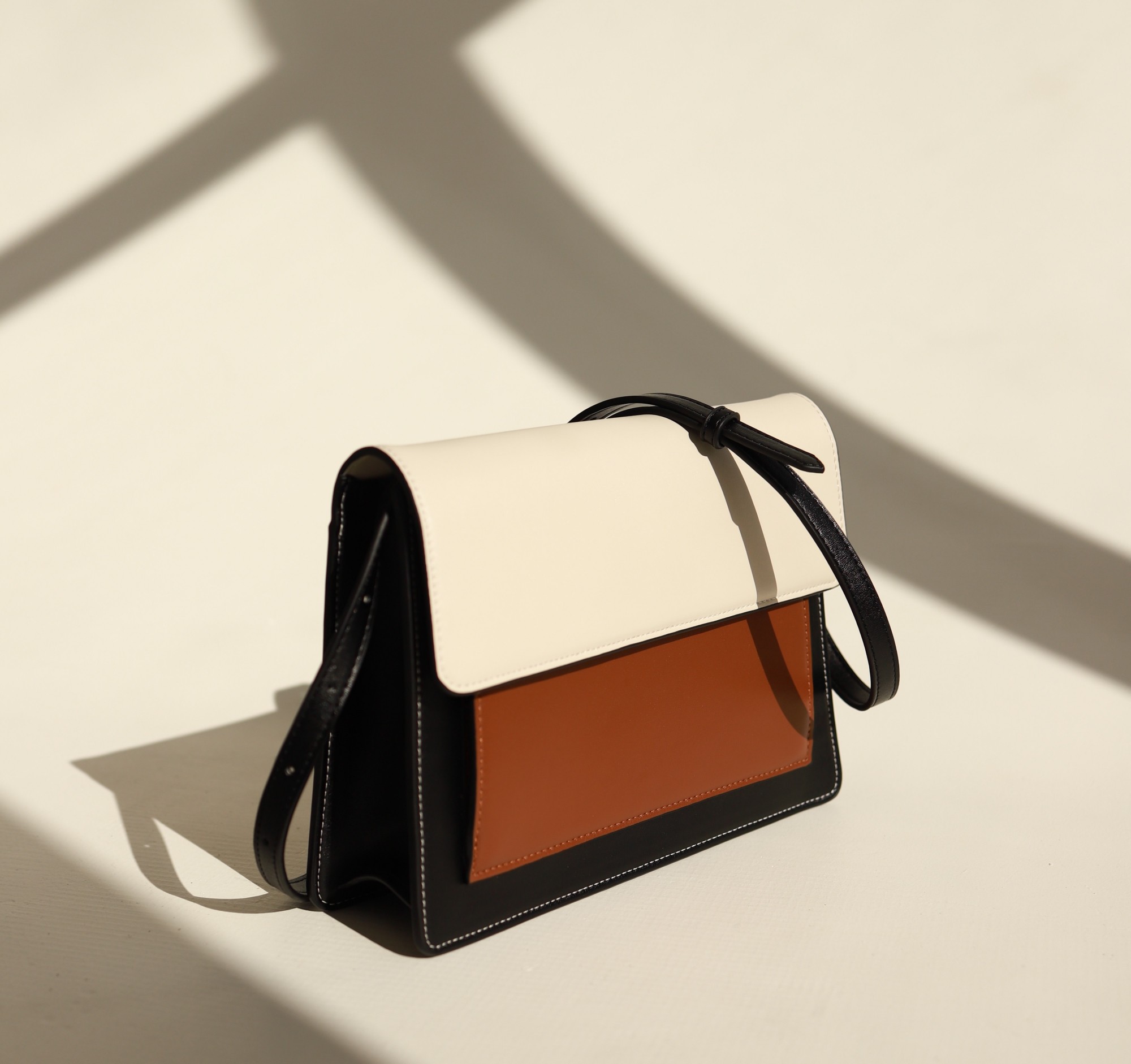 

Женская сумка Bagsmini Three Color Bag Трехцветная