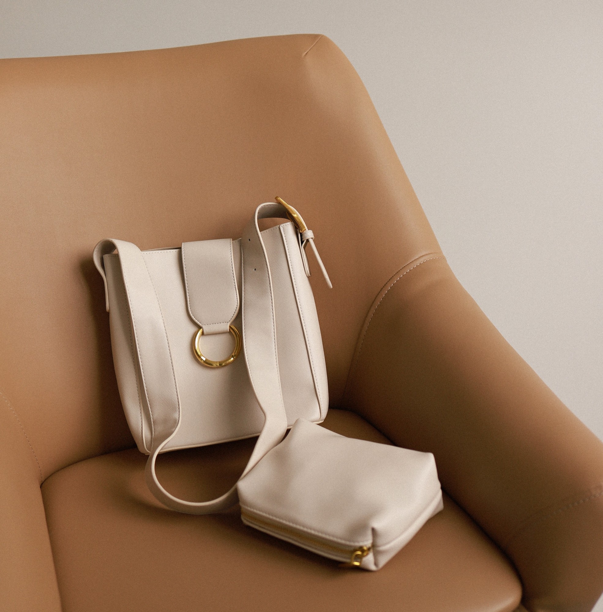 

Женская сумка Bagsmini K Bag Creamy Молочная