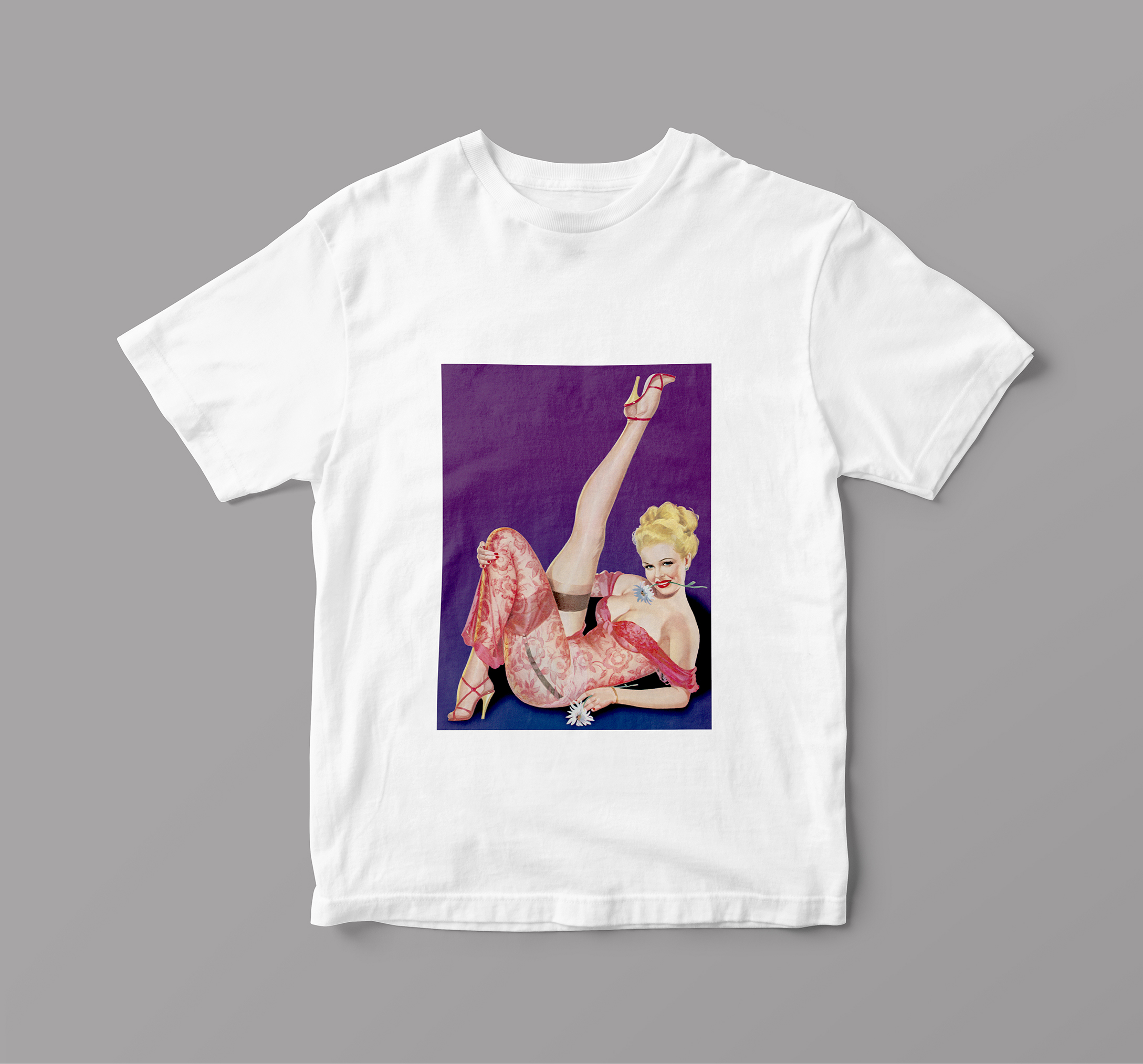 

Футболка Artel FWomen «Pin Up блондинка с цветком» S