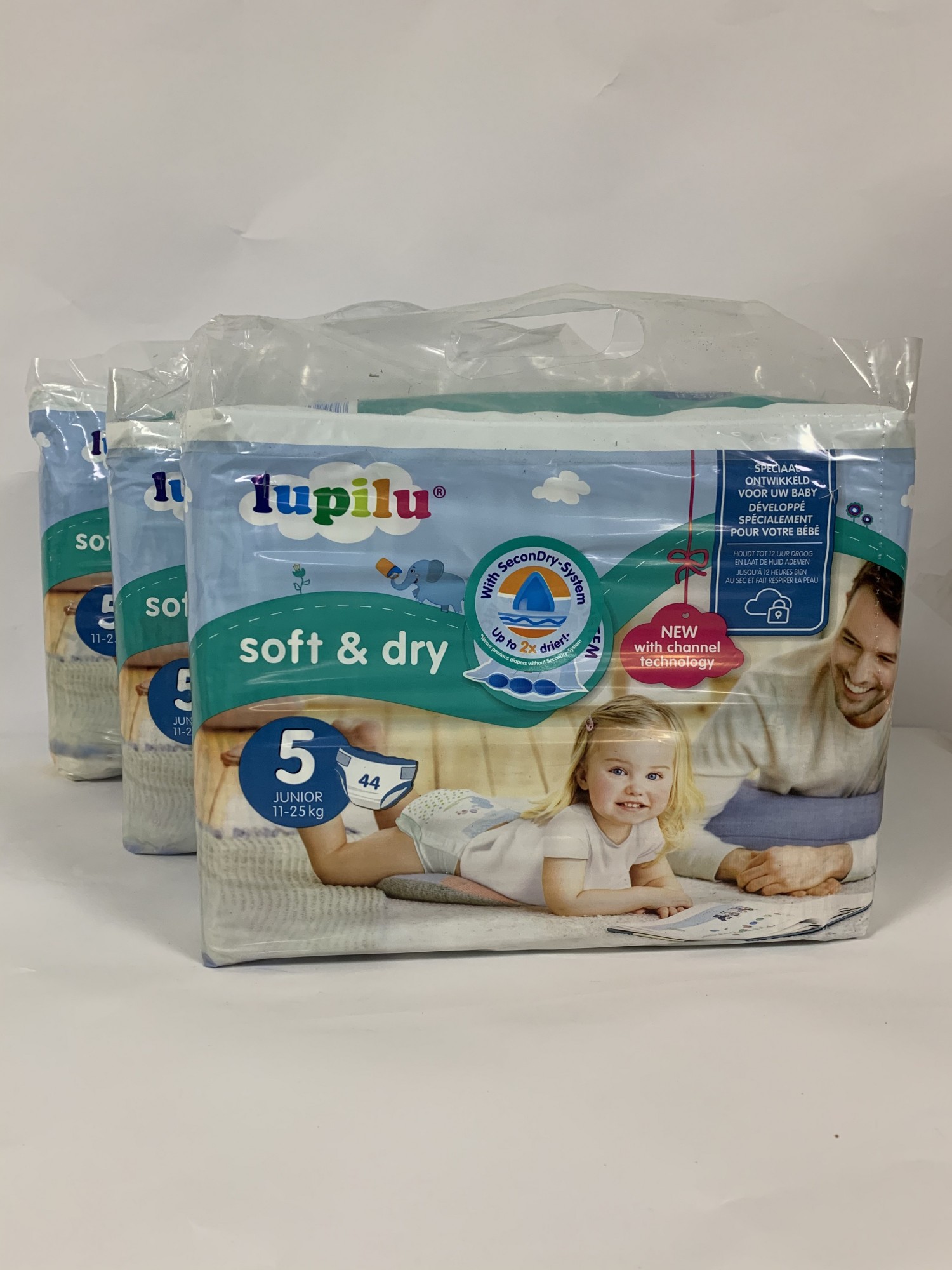 

Набір з трьох пачок по 44 шт., дитячих підгузників Lupilu soft&dry 5 розмір, 11-25 кг, (132 шт.)