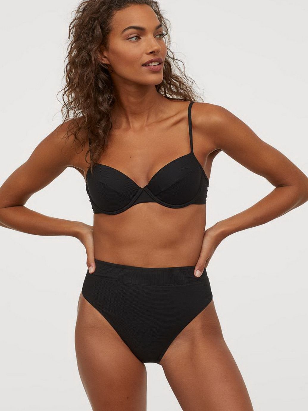 

Верхняя часть купальника H&M 0802485-1 80C Черная