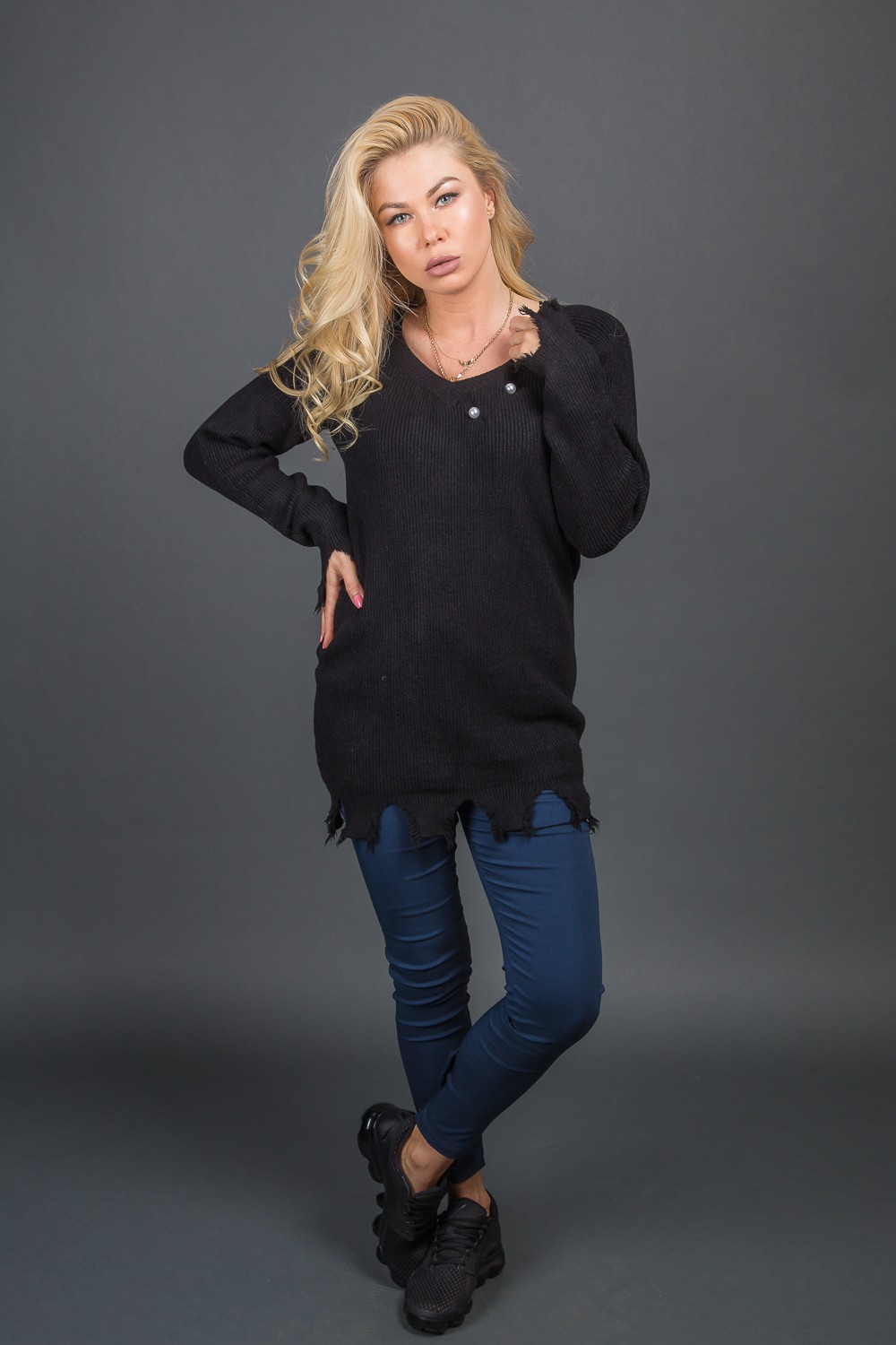 

Стильная кофта с рваным низом Moni Eco - черный цвет, L/XL (6858)