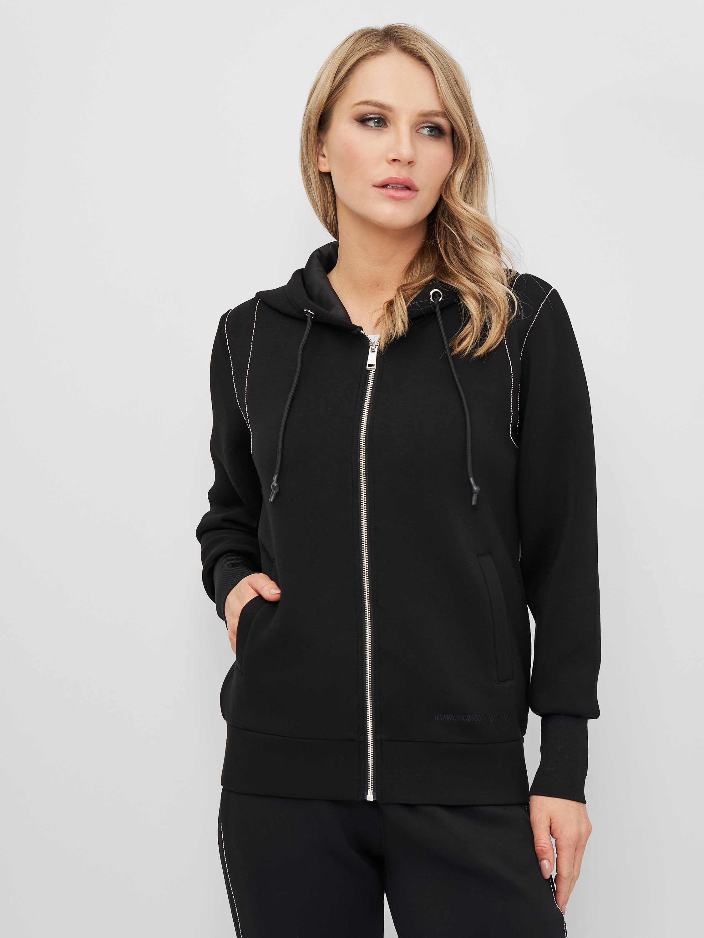 

Толстовка Guess W1YQ74-KAMN2-JBLK M Jet Black A996