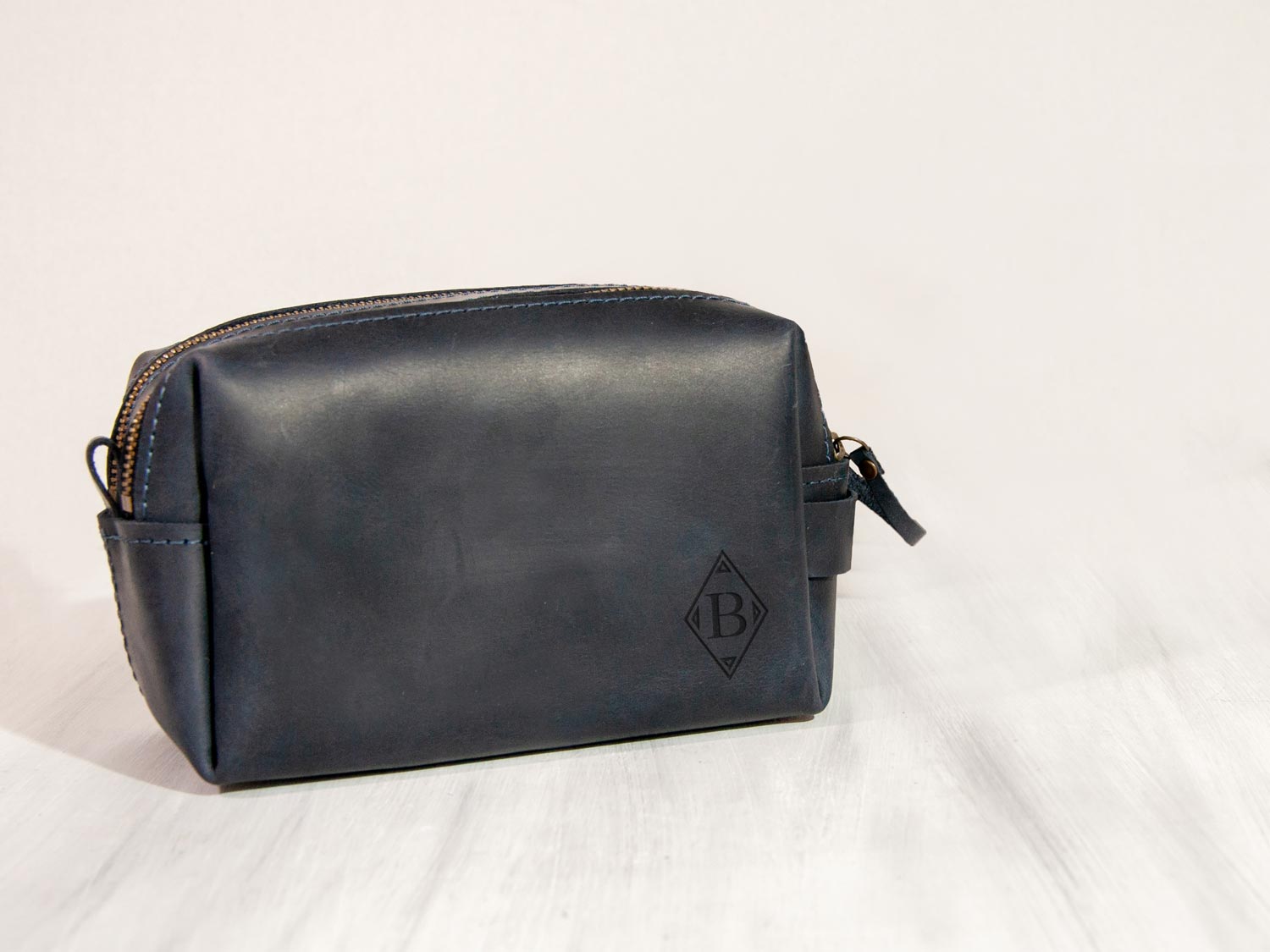 

Кожаный органайзер с двумя молниями и гравировкой, Blue, 18x9x10 см, WOODPRESENT