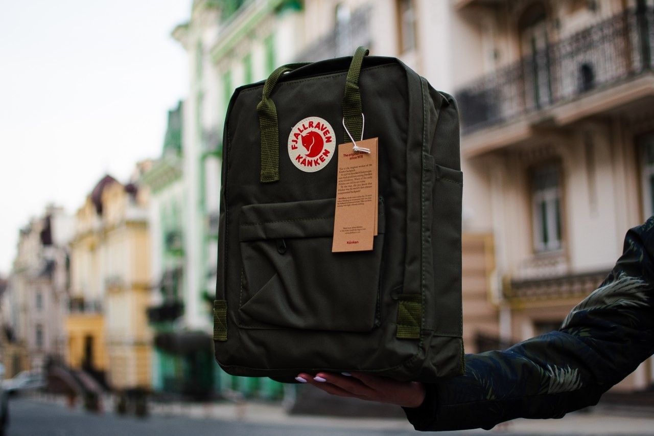 

Молодежный рюкзак Fjallraven Kanken Classic Forest Green F23510.10 хаки