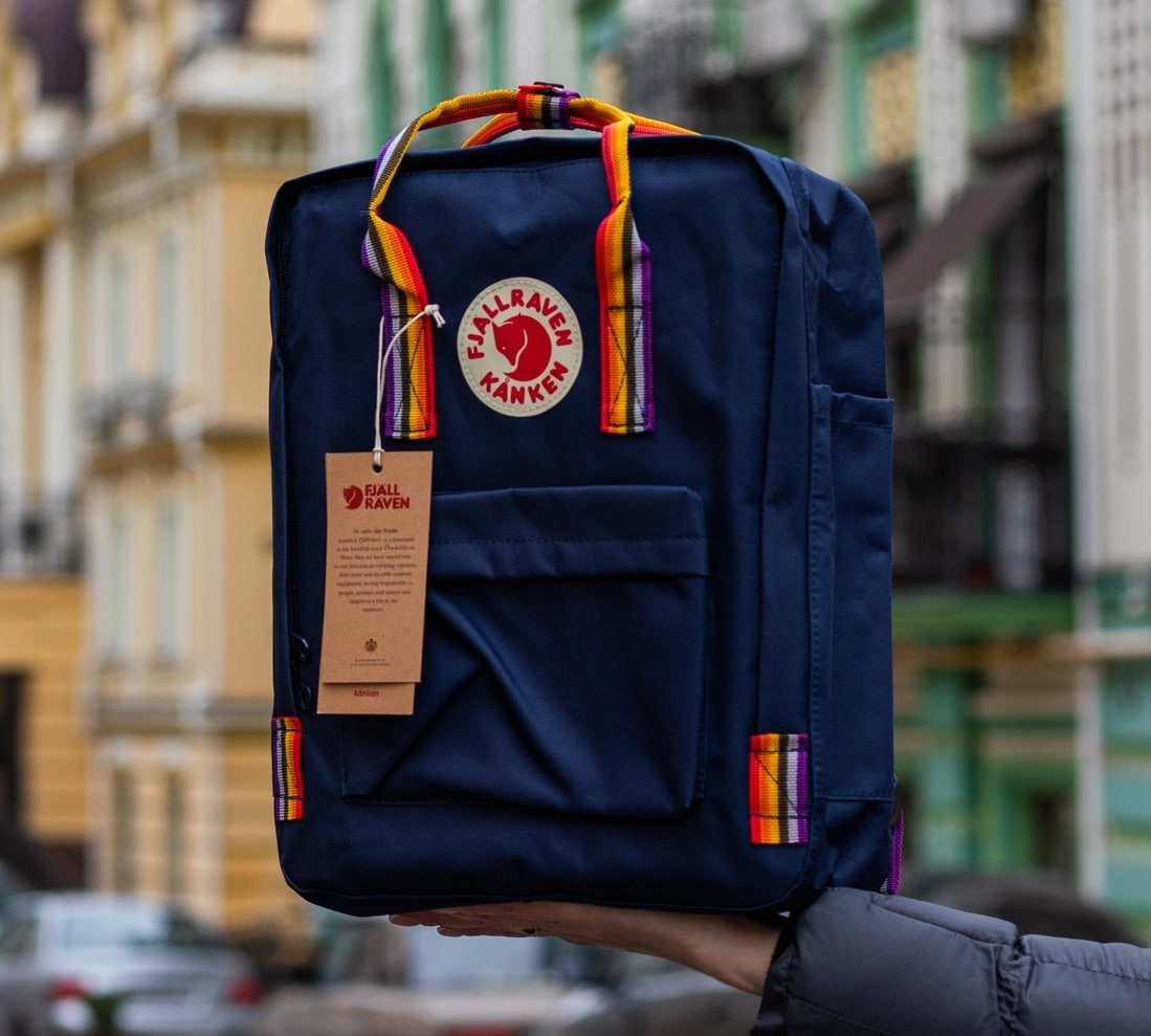 

Молодежный рюкзак Fjallraven Kanken Rainbow Royal Blue F23510.20 синий