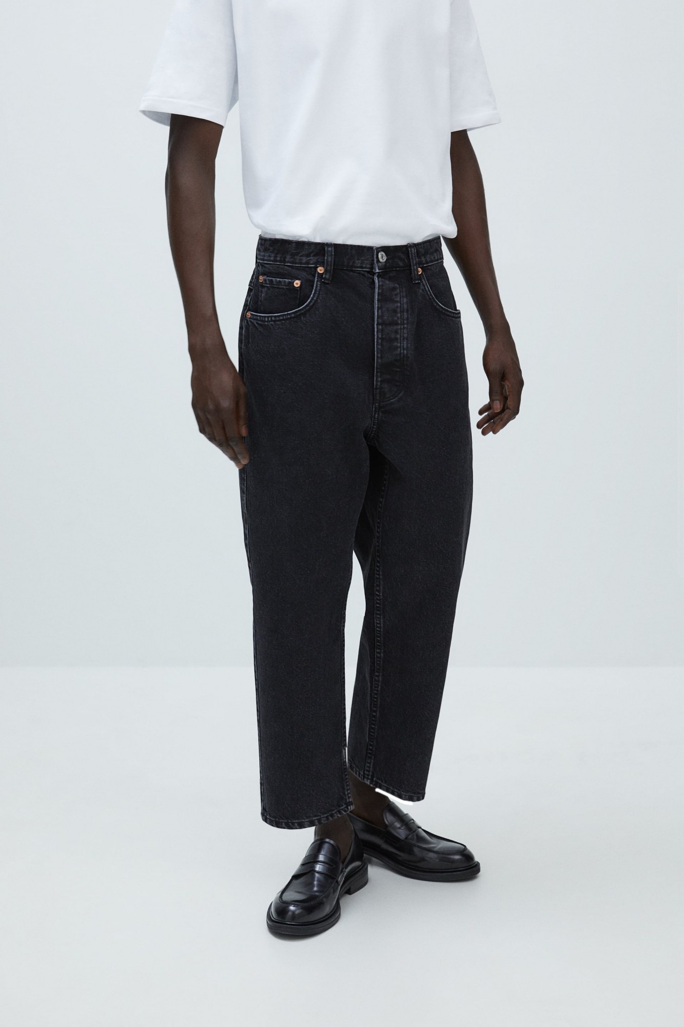 

Джинсы прямого кроя Zara Straight Tapered Fit размер 32 черный 1538/314/800