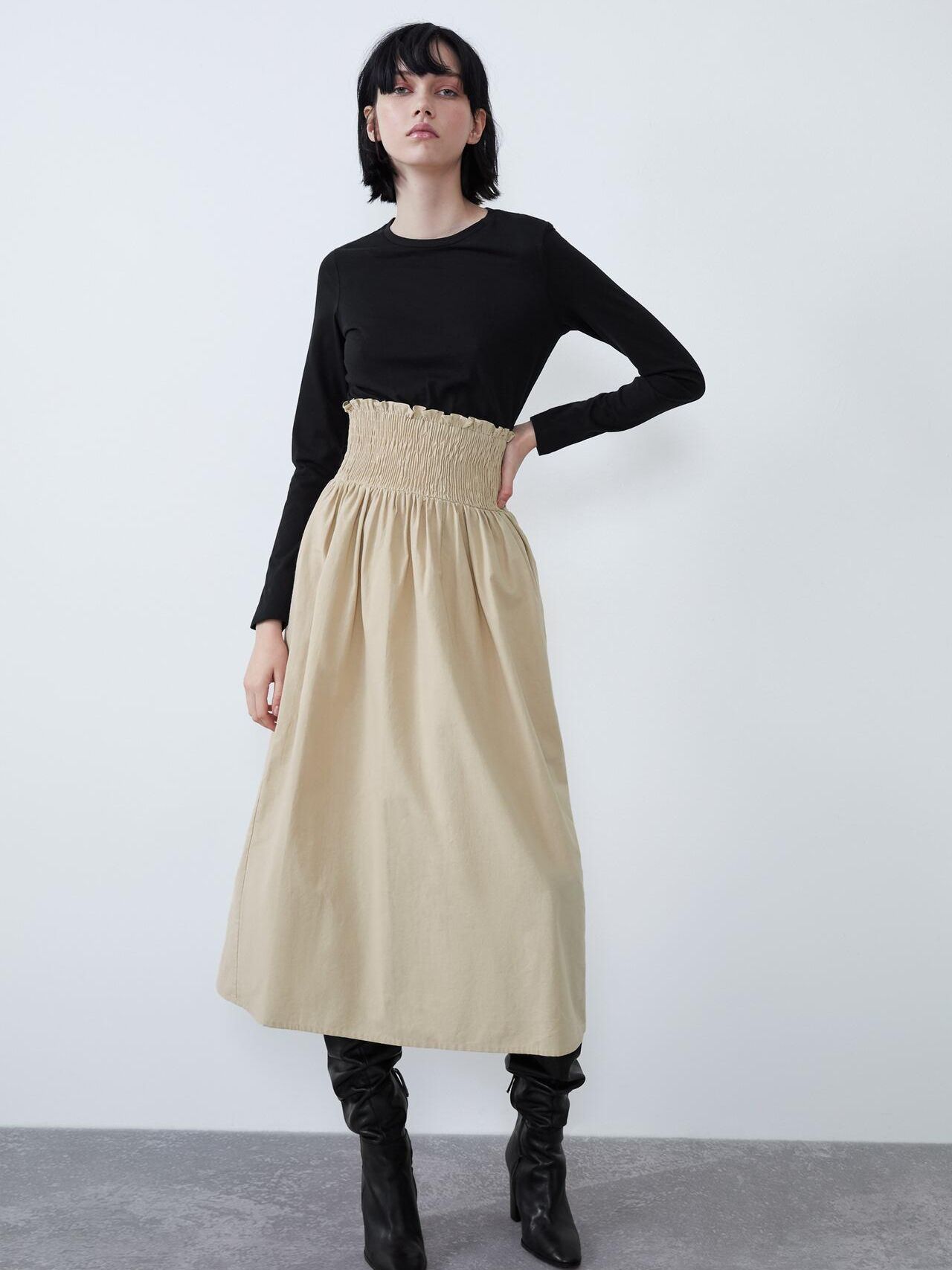 

Платье Zara 0085/862/093-AAUE M Бежевое с черным