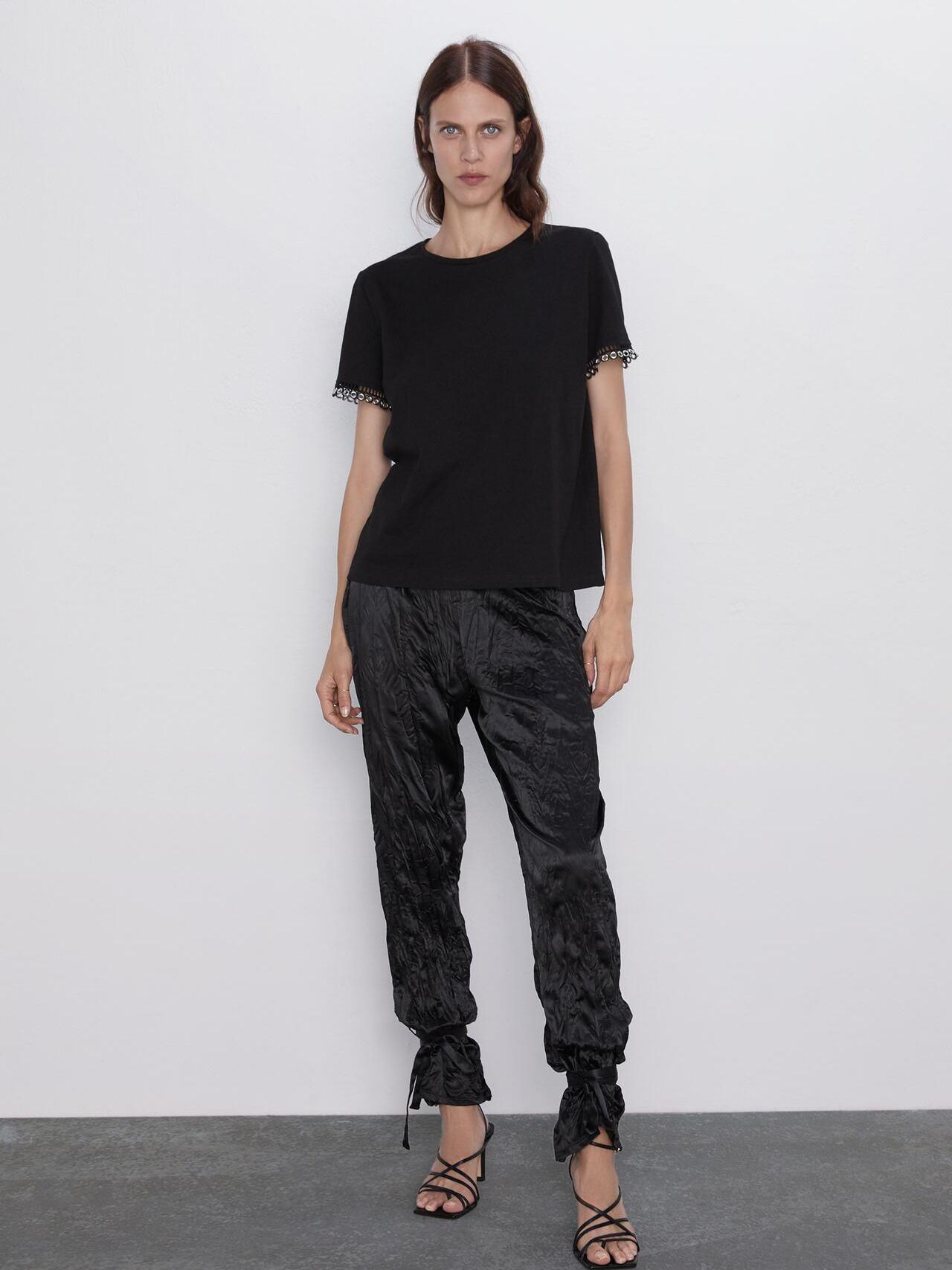 

Футболка Zara 5070/633/800-ABFJ L Черная с серебристым