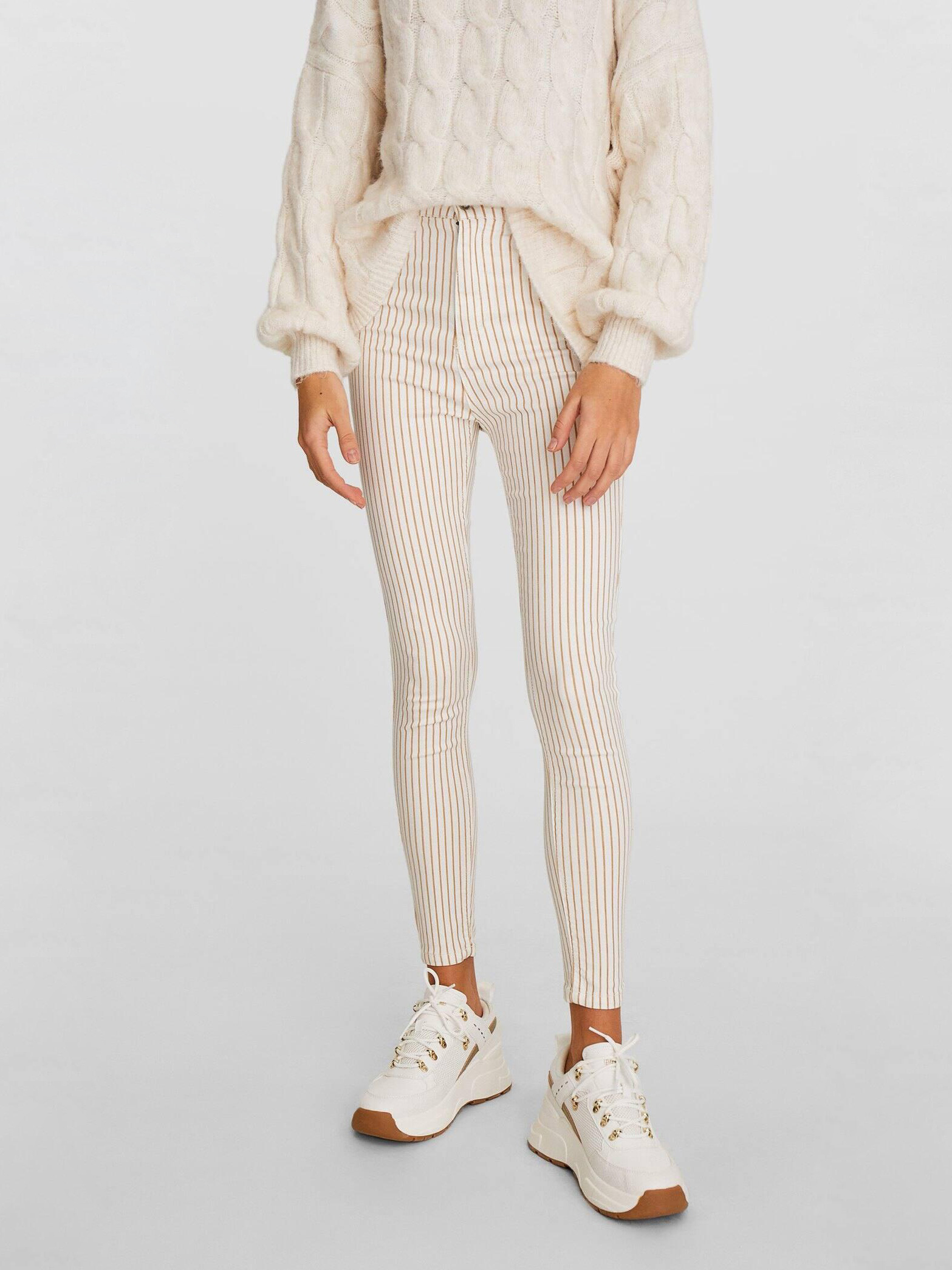 

Брюки Stradivarius 1120/741/430-ABVL 40 Белые с бежевым