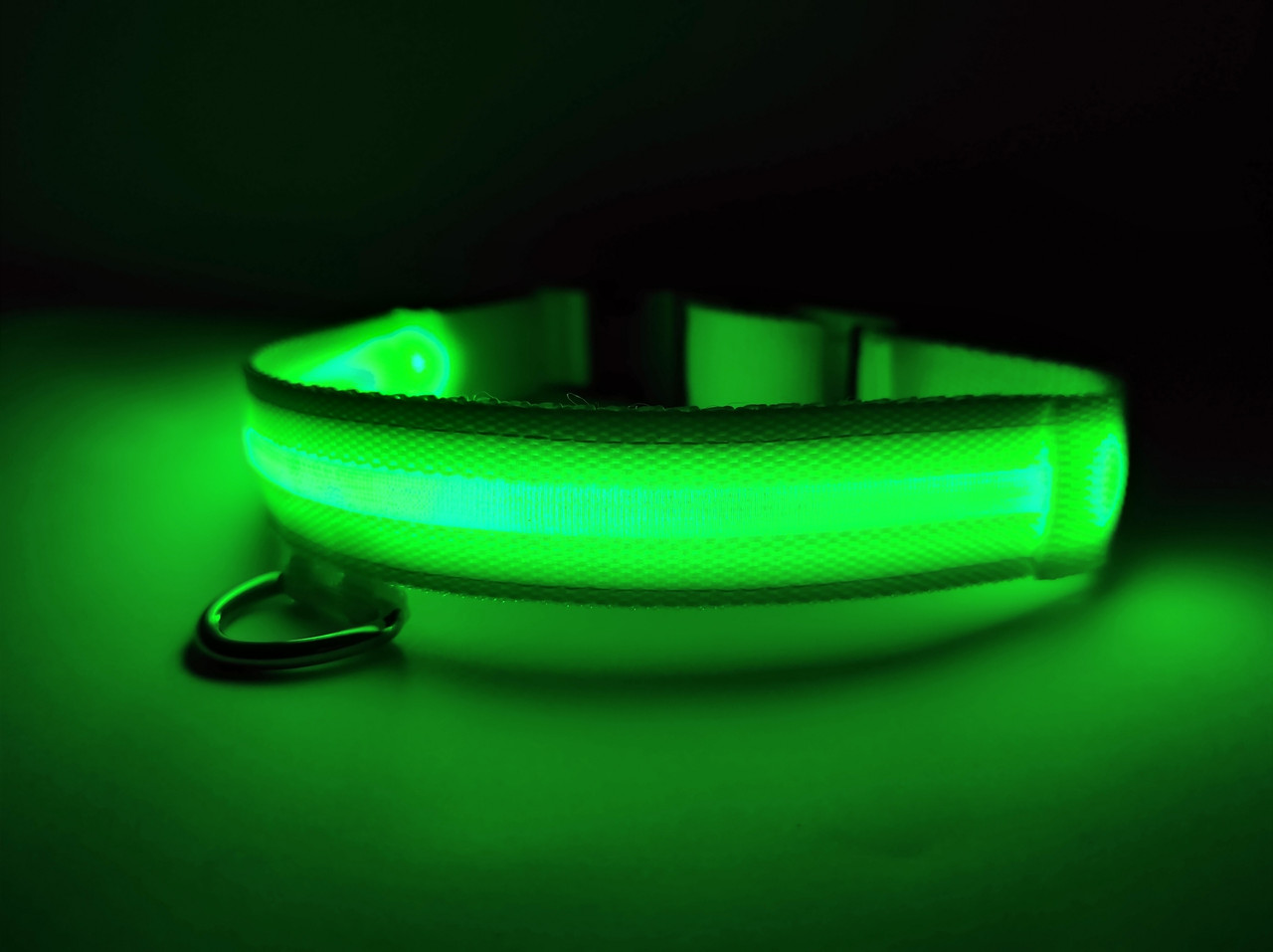 

Светящийся нейлоновый ошейник для собак DogClub USB XL (52-60 см) Green
