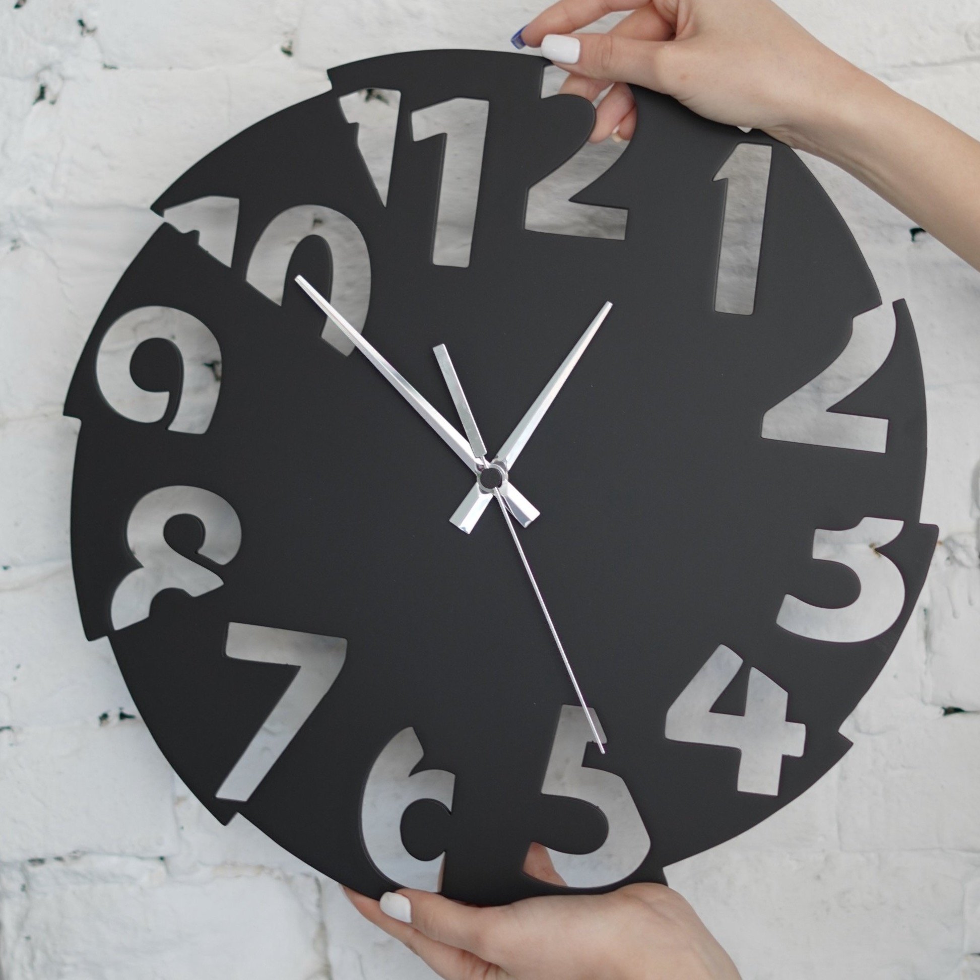 

Черные настенные часы Moku Osaka (48 x 48 см)