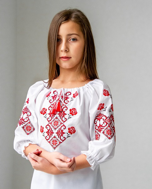 

Вышиванка для девочек Маричка красная вышивка 104