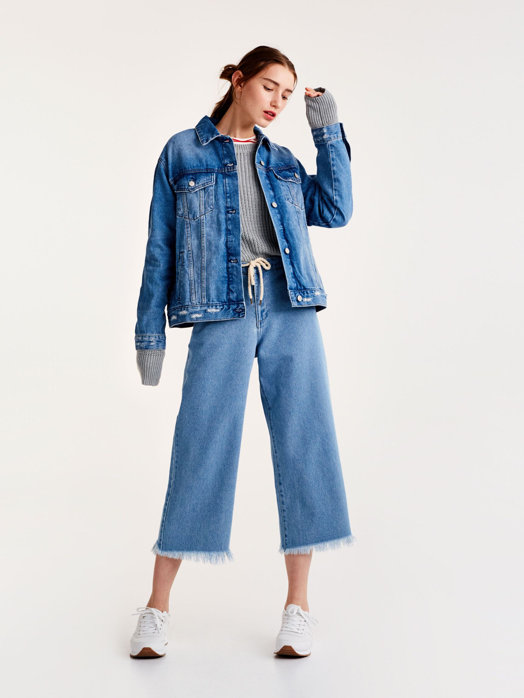 

Джинсовая куртка Pull & Bear 09715340427 S Голубая