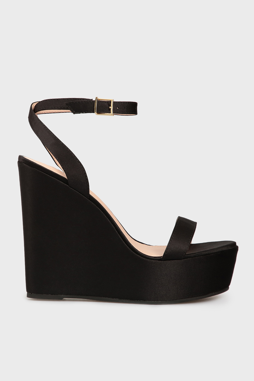 

Женские черные босоножки Schutz 39 S0313902790015U