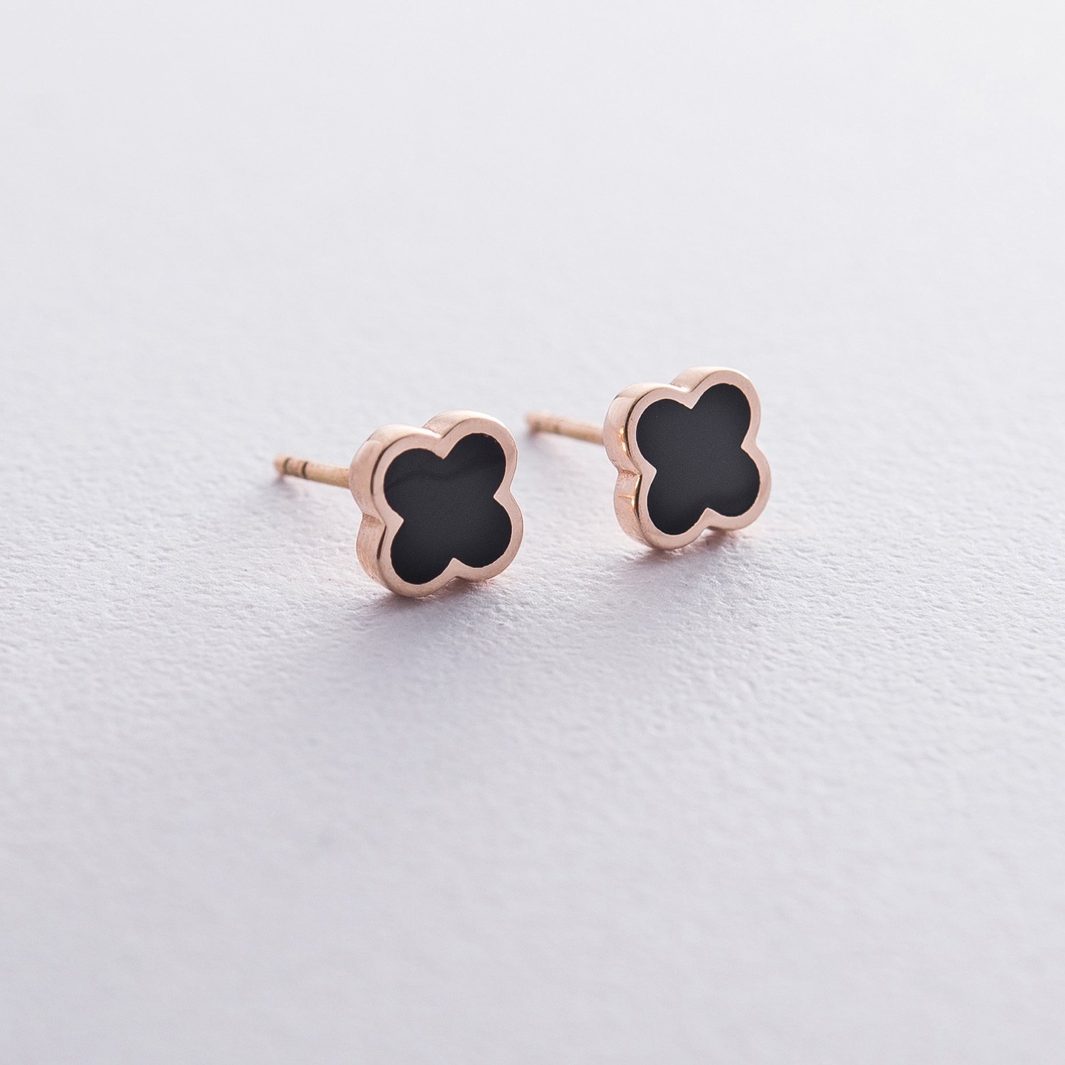 

Золотые серьги - пусеты Клевер с эмалью с06503 Оникс