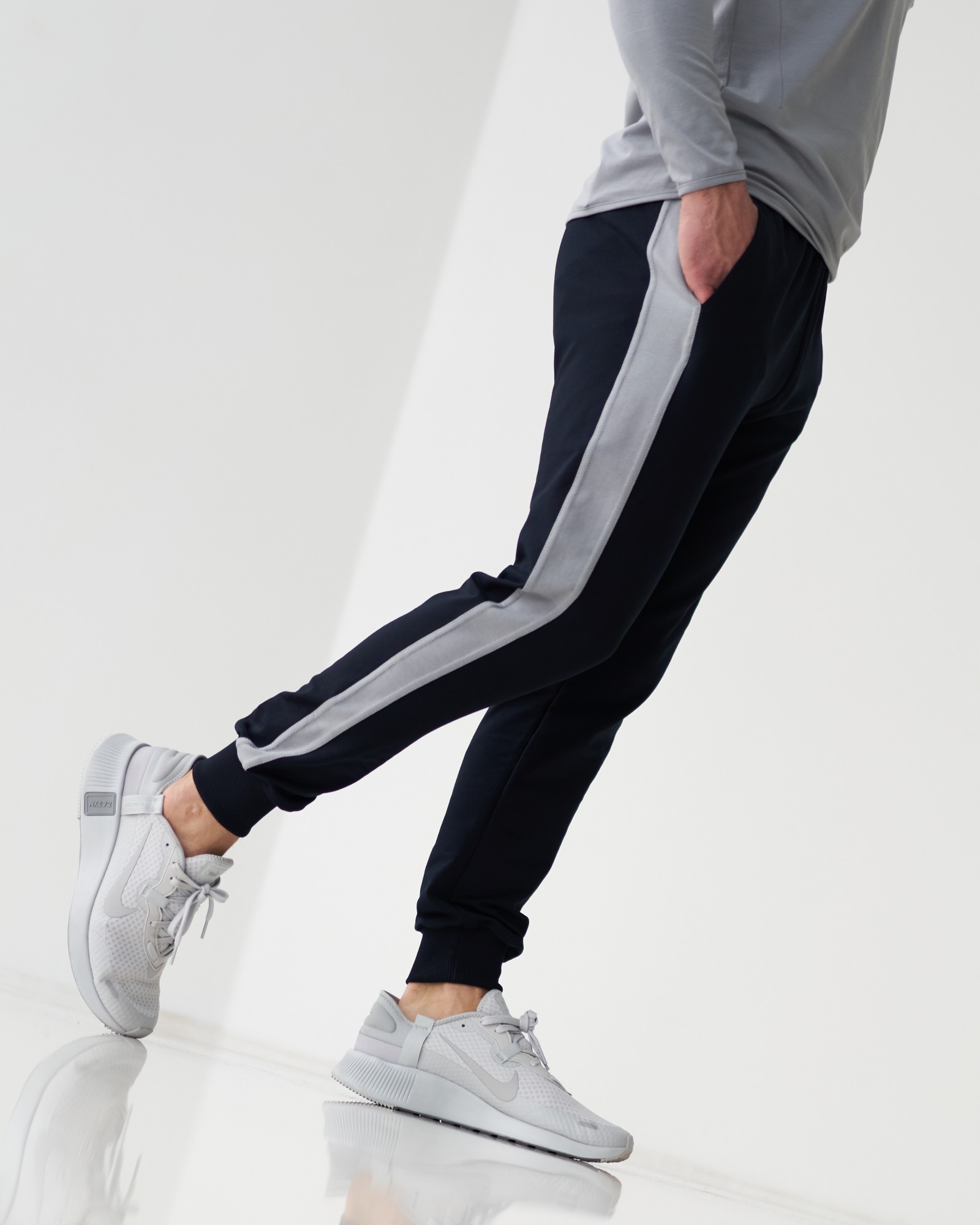 

Спортивные штаны тонкие GR8 active wear модель 7т2-синий+полоска размер XL