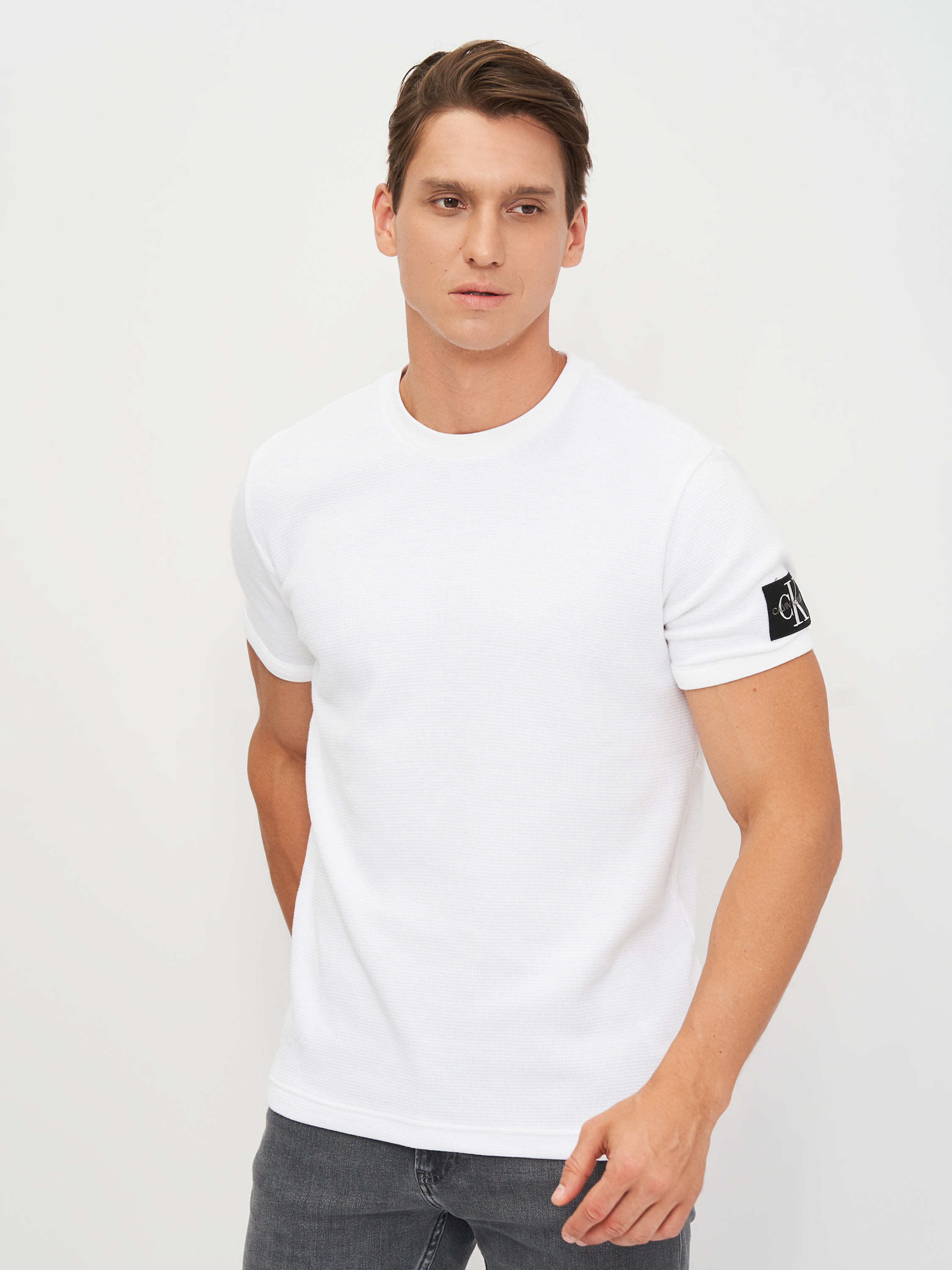 

Футболка Calvin Klein Jeans Monogram Badge Waffle Ss Tee J30J319074-YAF L White