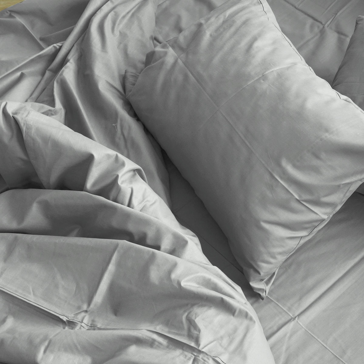 

Однотонное серое постельное белье MDreams 1.5-спальный 150х220, 100% хлопок