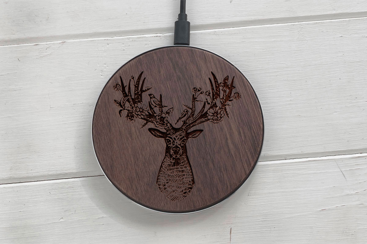 

Быстрая беспроводная деревянная зарядка SkinWood Black Fast Charge deer