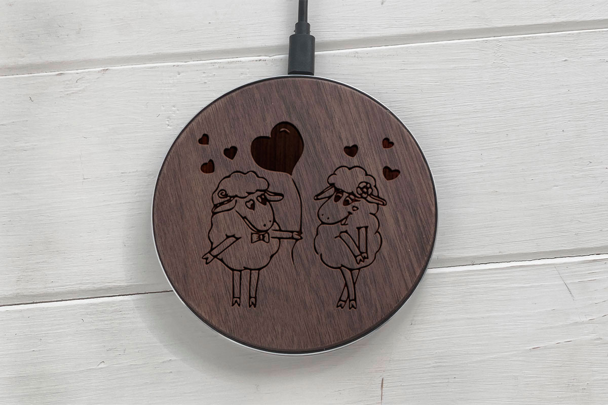 

Быстрая беспроводная деревянная зарядка SkinWood Black Fast Charge sheep