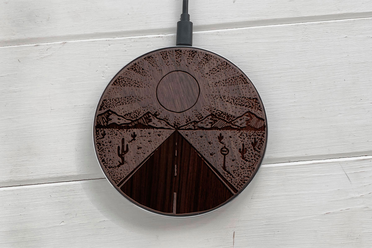 

Быстрая беспроводная деревянная зарядка SkinWood Black Fast Charge Road