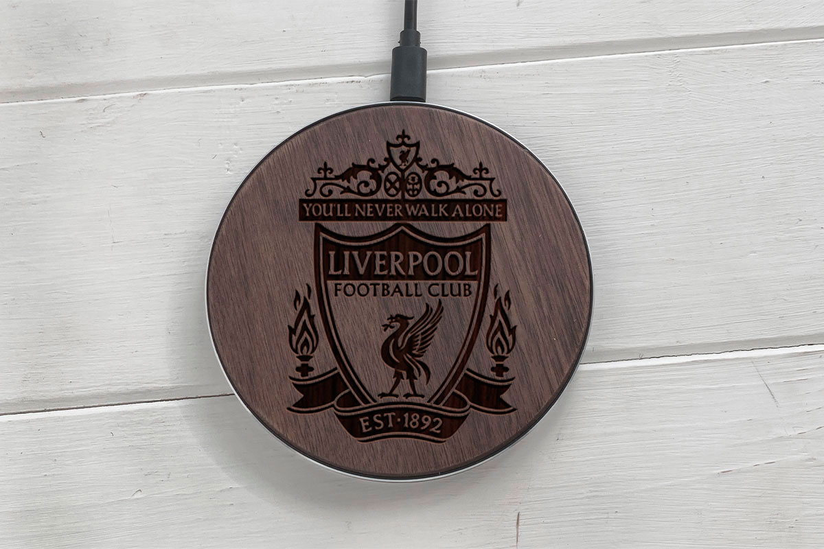 

Быстрая беспроводная деревянная зарядка SkinWood Black Fast Charge Liverpool