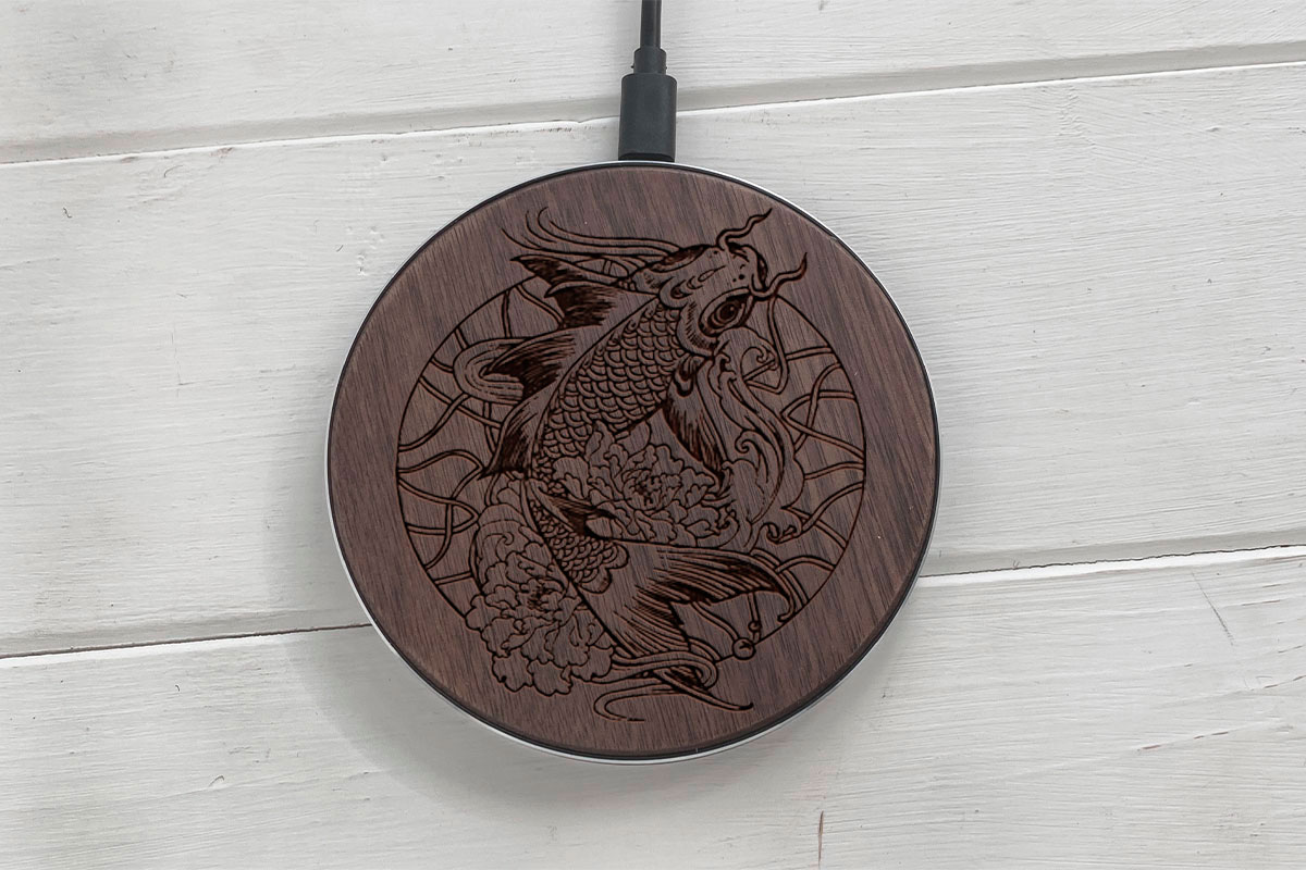 

Быстрая беспроводная деревянная зарядка SkinWood Black Fast Charge Carp