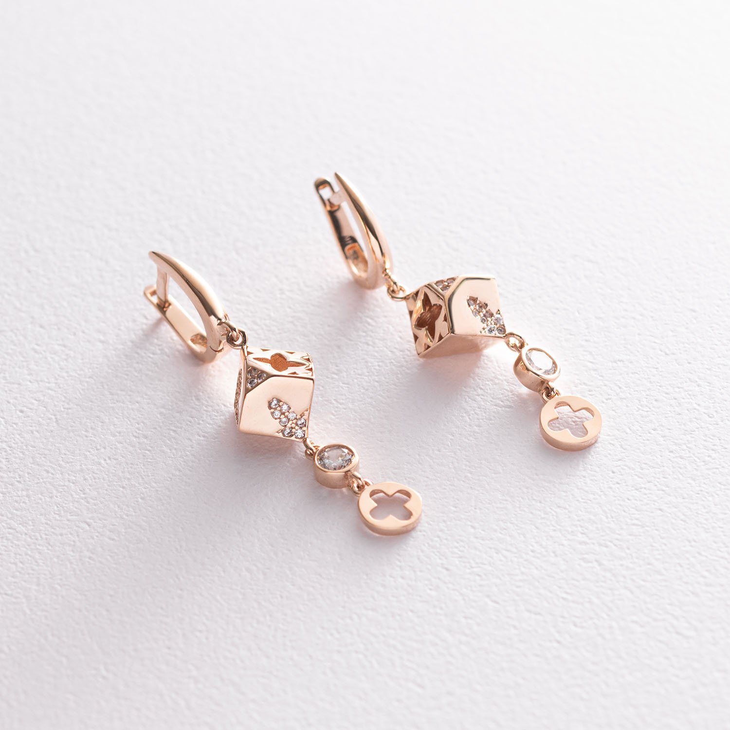 

Золотые серьги "Цветочки-сердце-клевер" с фианитами с04857 Оникс