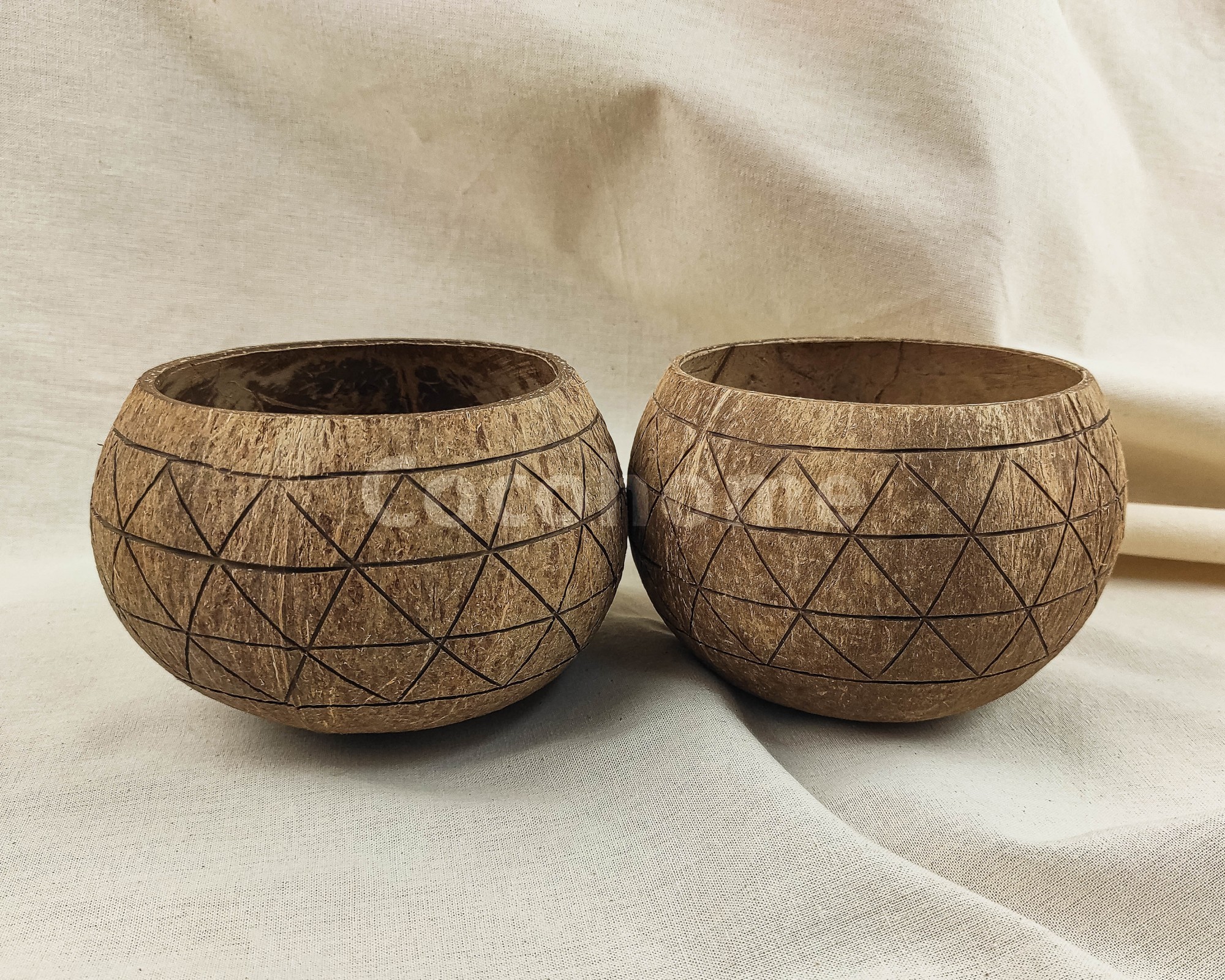 

Кокосовые Jambo чаши Coconut Home резные высокие набор для декора 2 предмета Coconut Home (893 -152)