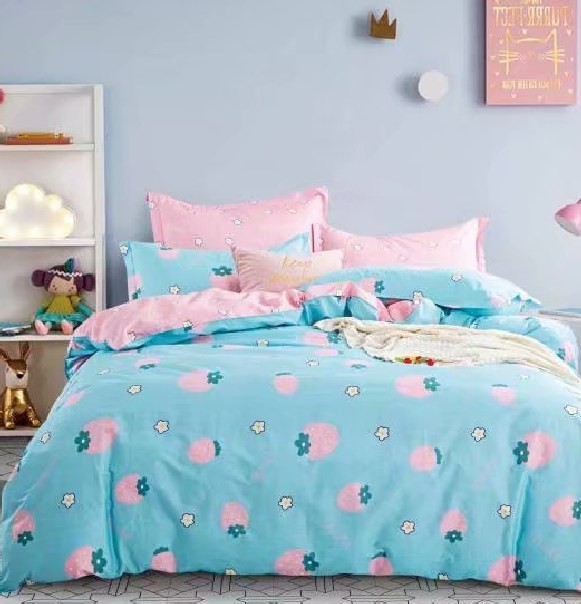 

Комплект постельного белья Клубника на голубом CottonTwill 1-спальный 150х220 см Сатин Premium (СКП007-2)