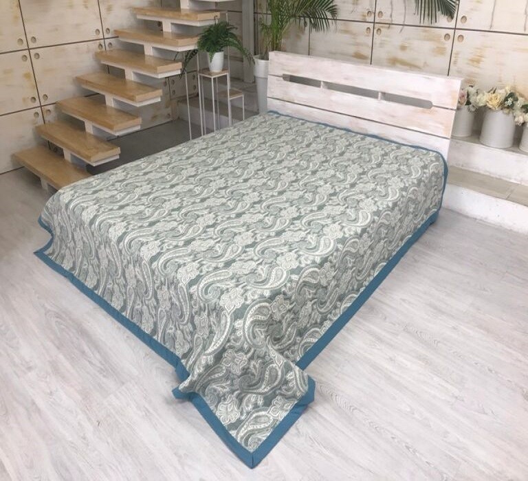 

Покрывало жаккардовое двухстороннее Орнамент Пейсли зеленый CottonTwill 220х235 см (П006-1)