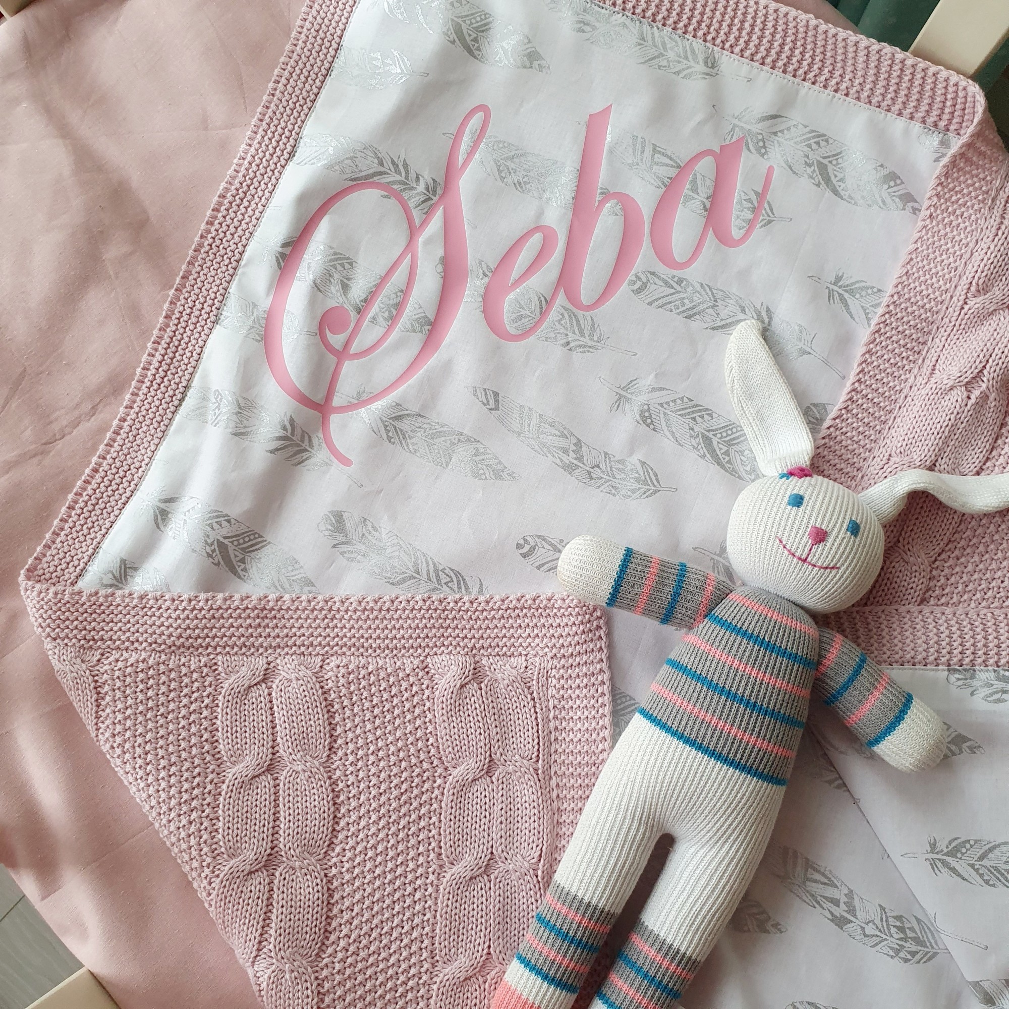 

Именной детский плед MammyDo Feathers 90х72 см. розовый