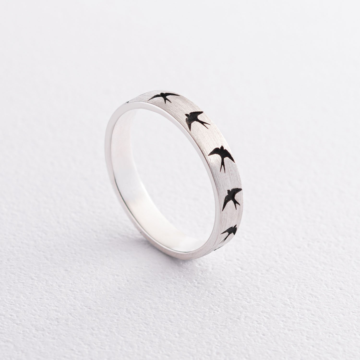 

Серебряное кольцо "Ласточки" 112565л Оникс 17
