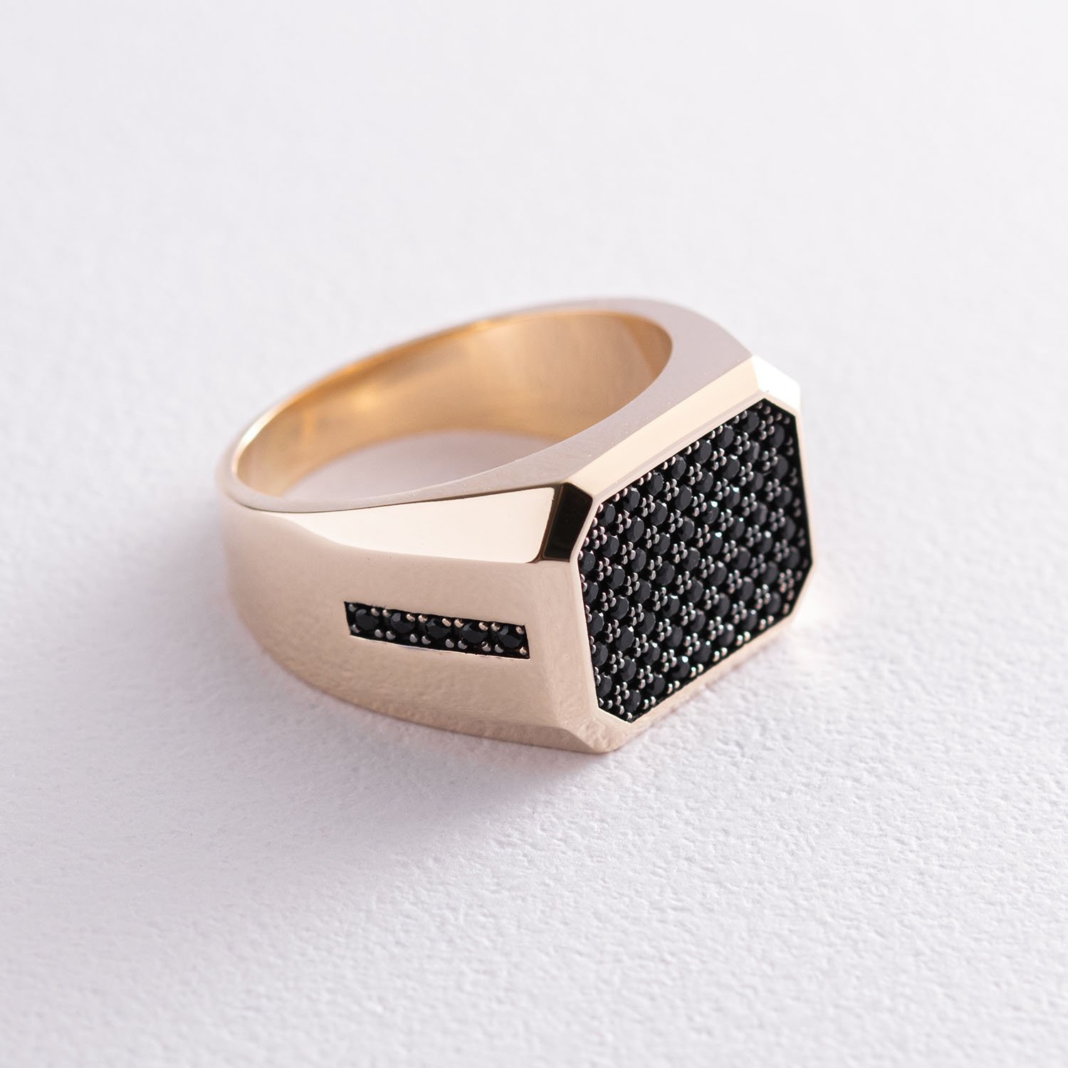 

Мужская печатка в желтом золоте (фианиты) к06187 Оникс 18.5