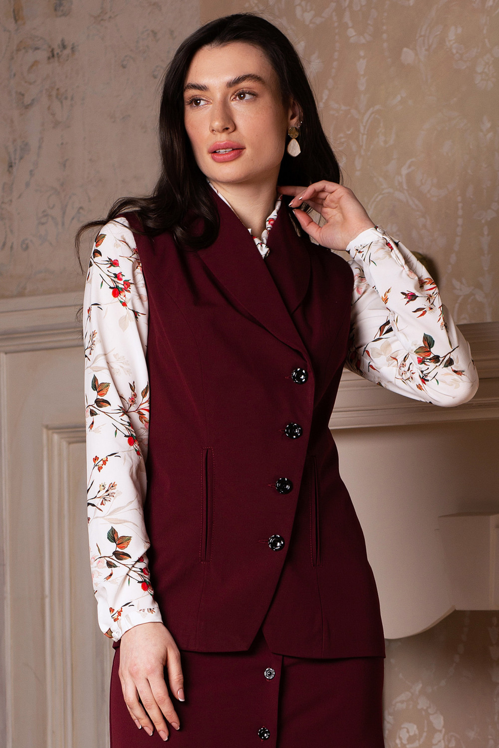 

Жилет LadyLike 178120058 38 бордовый