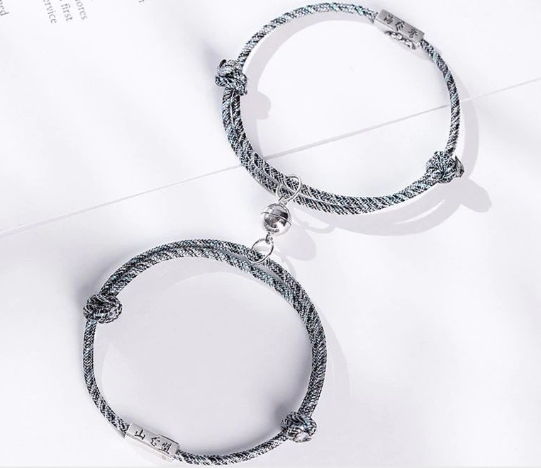 

Браслеты парные с магнитом Silvery green