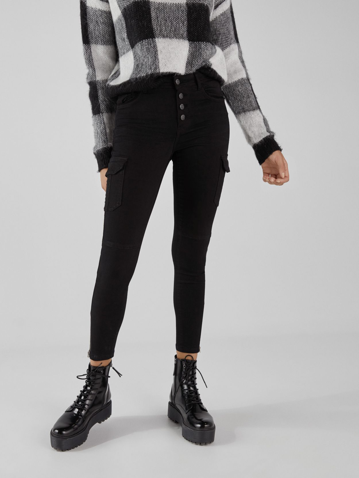 

Джинсы Bershka 05246388800 36 Черные