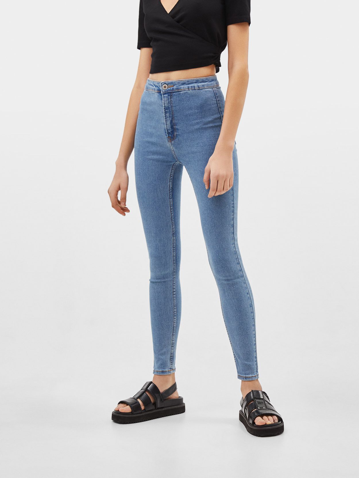 

Джинсы Bershka 00144043428 38 Голубые