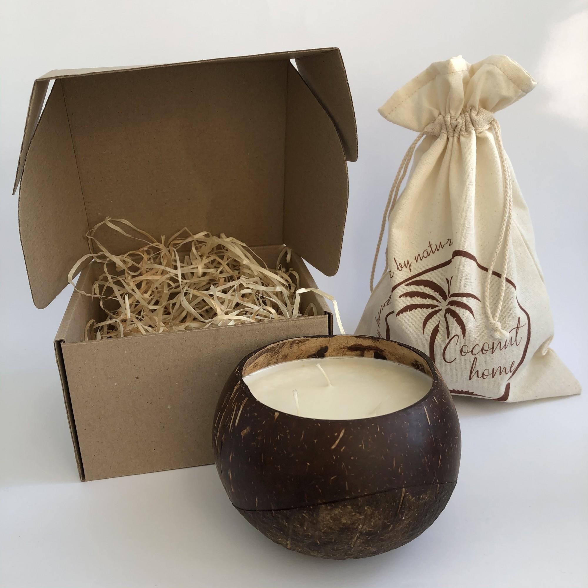 

Свеча подарочная большая ароматическая Coconut Home в кокосовой чаше Восточные пряности