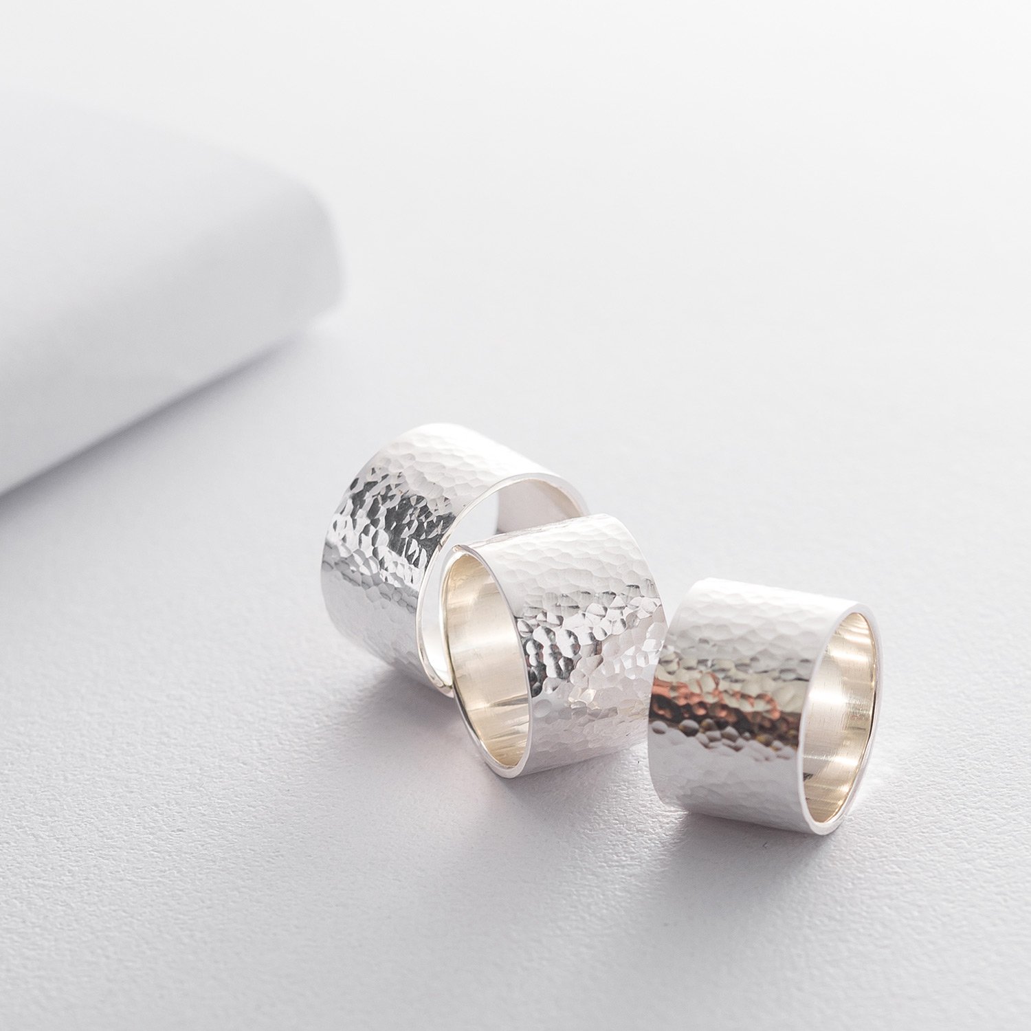 

Кольцо из серебра textured Оникс 15