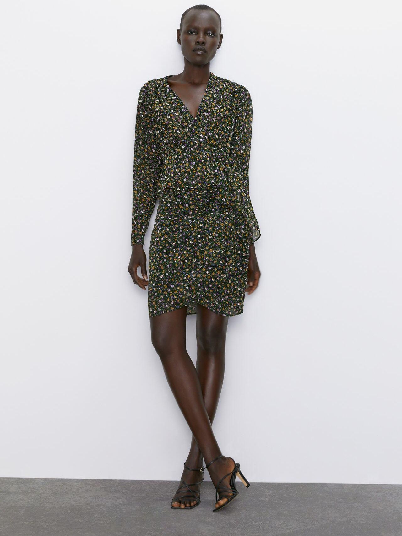 

Блузка Zara 8413/155/330-AAMZ M Черная с зеленым