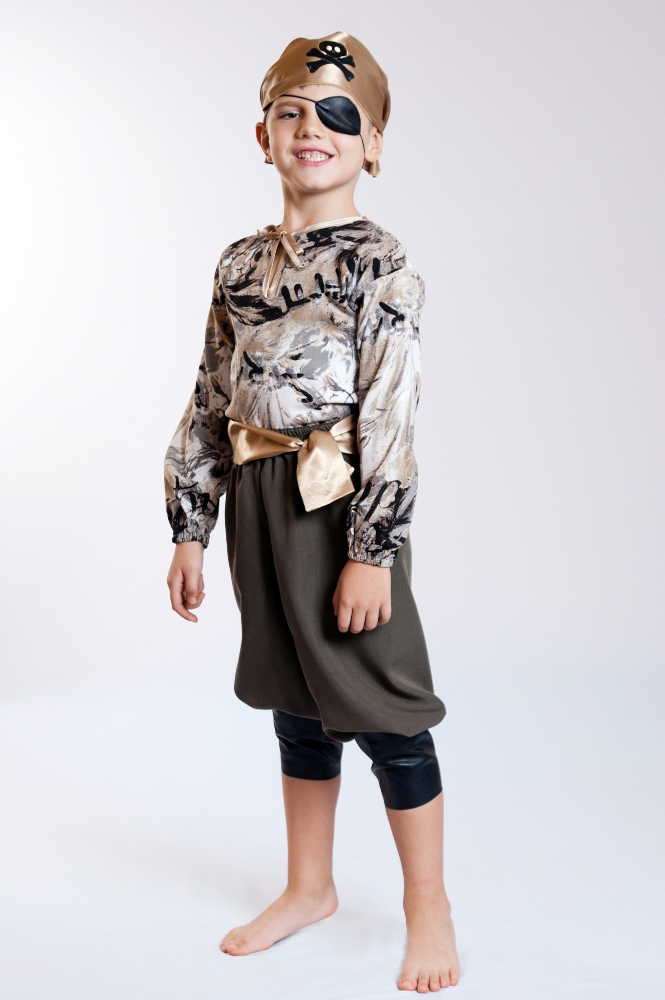 

Костюм карнавальный DM SASHKA Пират-разбойник 104 коричневый