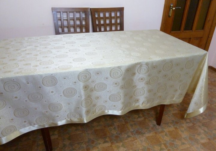 

Скатерть жаккардовая SAFIR прямоугольная Simli 160x350 кремовая, into