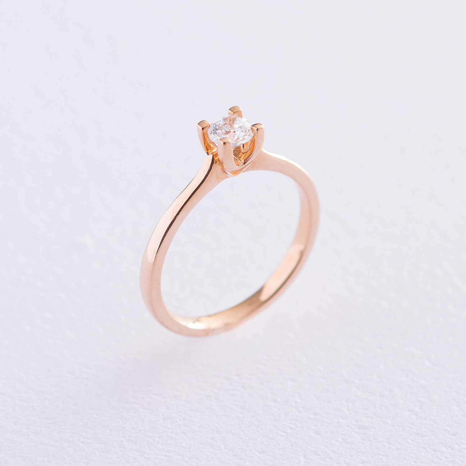 

Золотое помолвочное кольцо (циркон Swarovski) к06257 Оникс 19