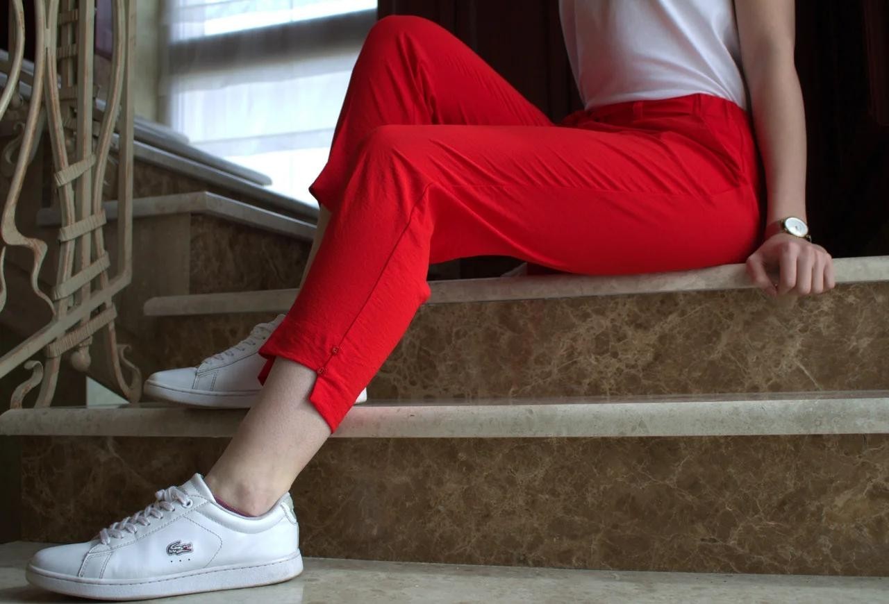 

Брюки Classic Fashion женские укороченные на резинке с поясом и боковыми карманами красного цвета  L, Брюки Classic Fashion женские укороченные на резинке с поясом и боковыми карманами красного цвета 48 L