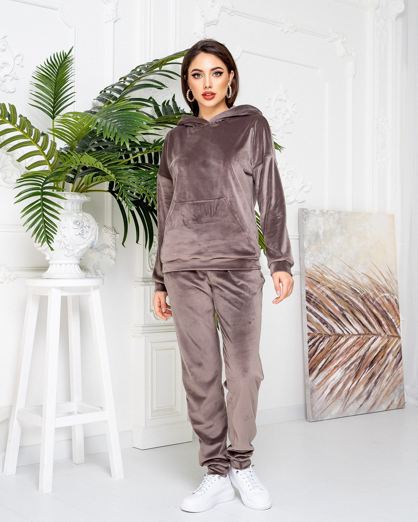 

Женский костюм MaLika велюровый с капюшоном  5XL кофе с молоком М419, Женский костюм MaLika велюровый с капюшоном 58 5XL кофе с молоком М419